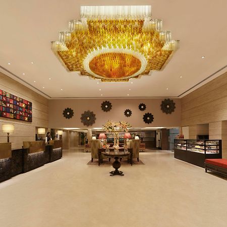 Grand Mercure Vadodara Surya Palace Екстер'єр фото