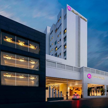 Grand Mercure Vadodara Surya Palace Екстер'єр фото