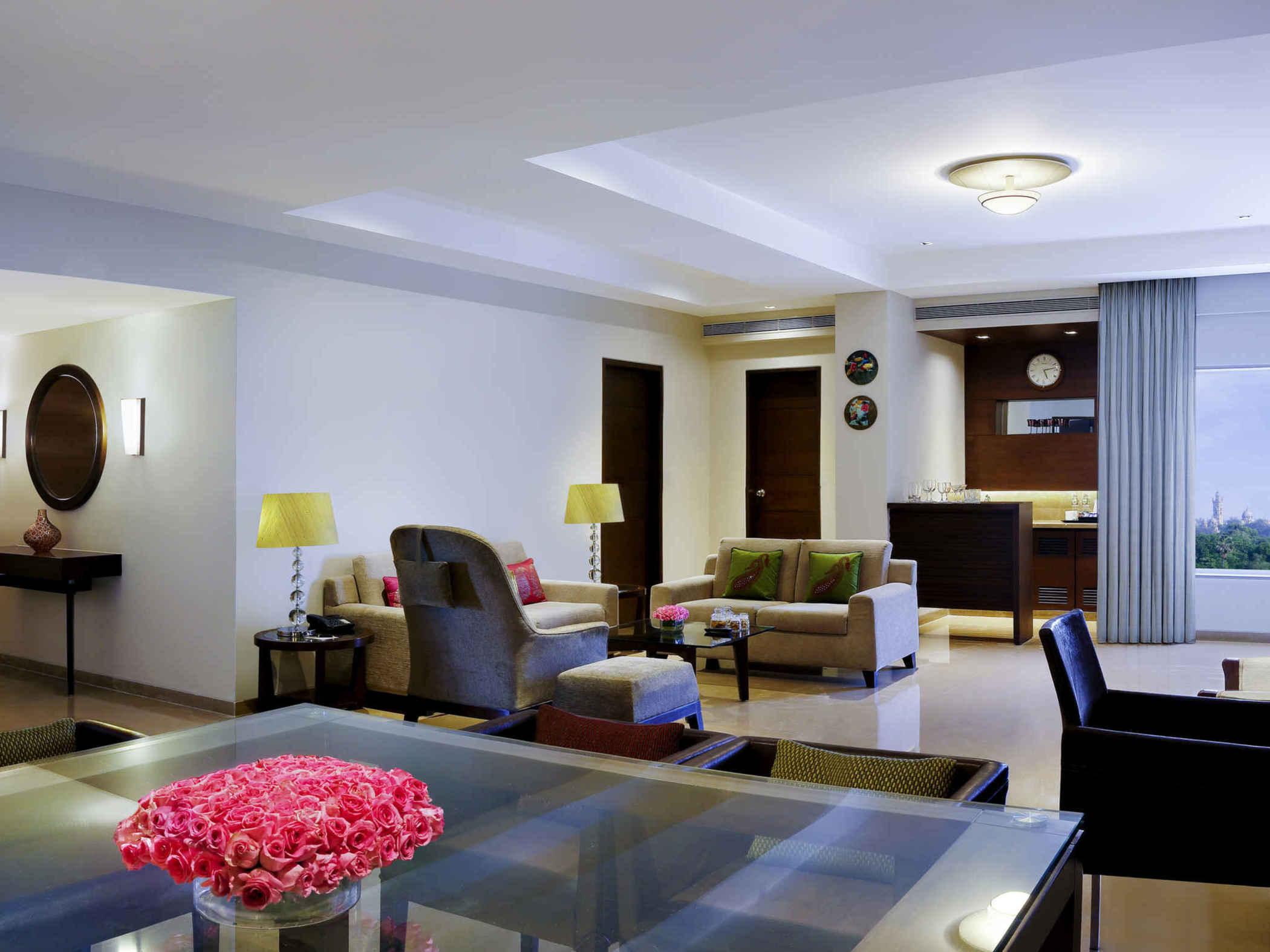 Grand Mercure Vadodara Surya Palace Екстер'єр фото