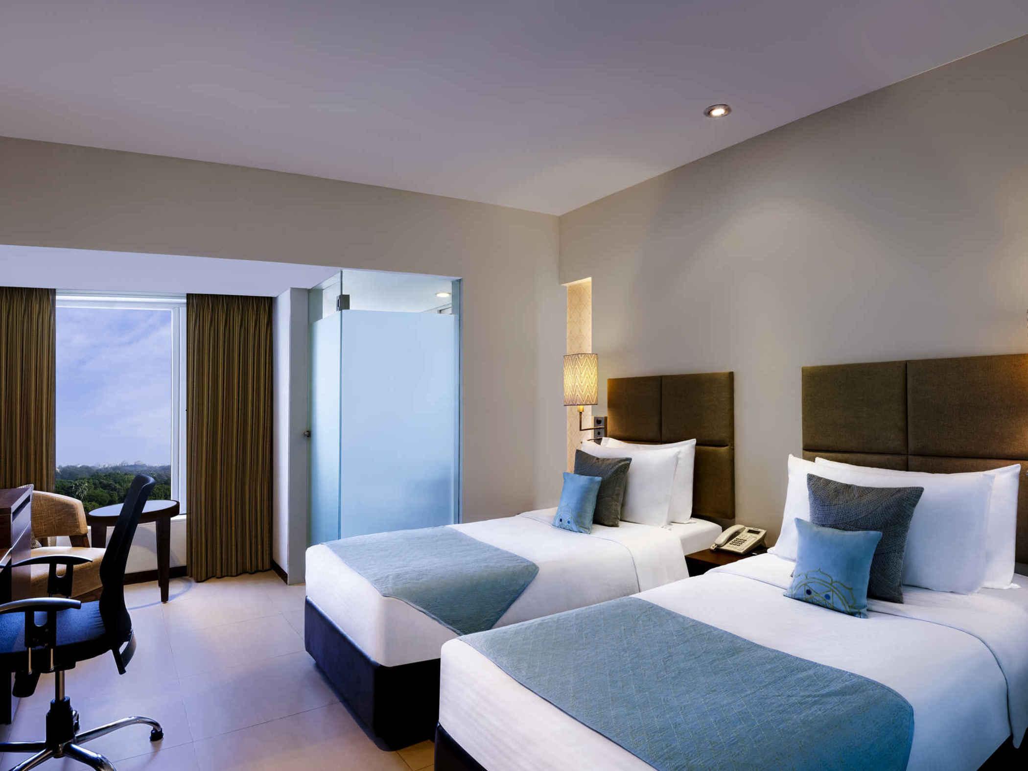 Grand Mercure Vadodara Surya Palace Екстер'єр фото