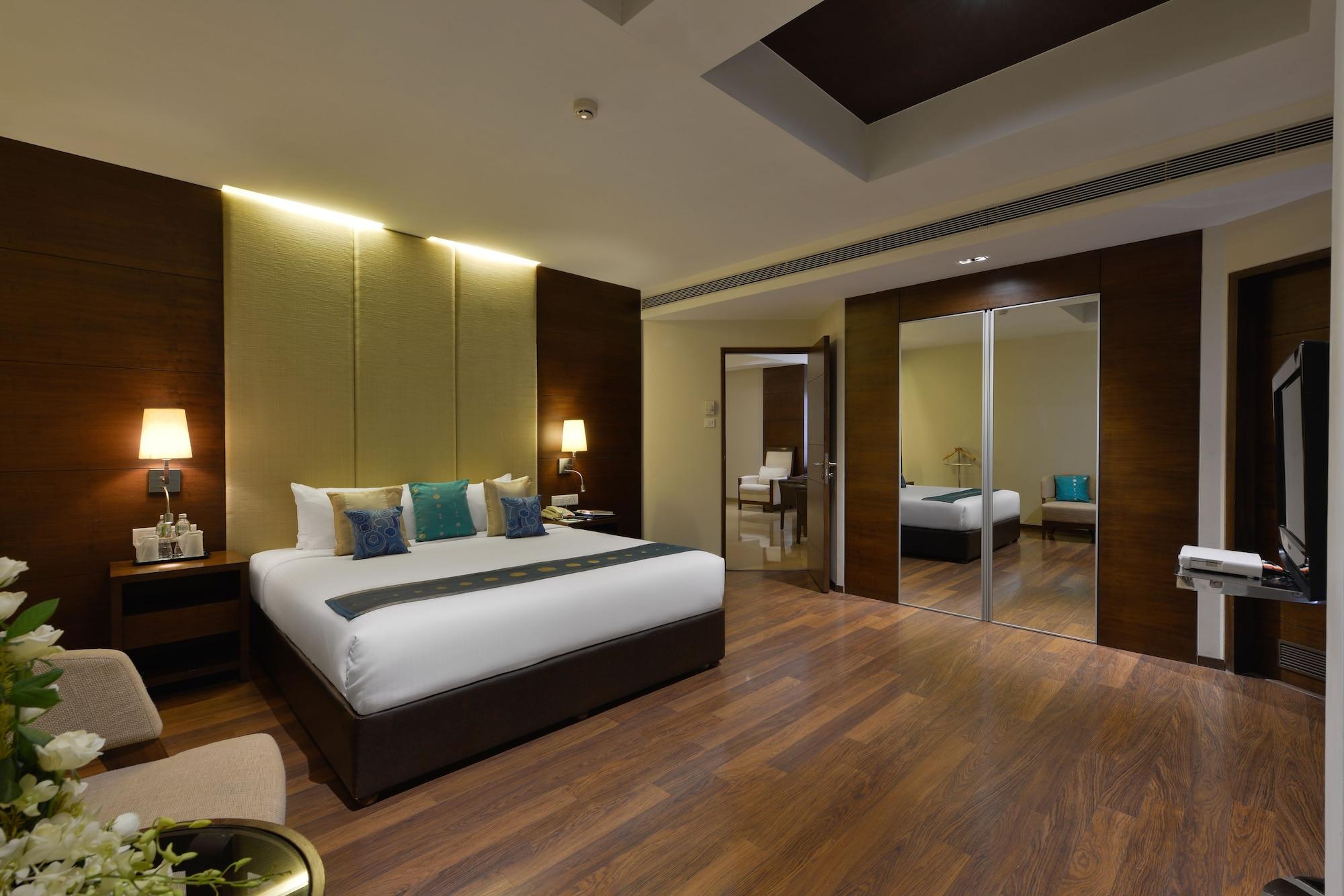 Grand Mercure Vadodara Surya Palace Екстер'єр фото