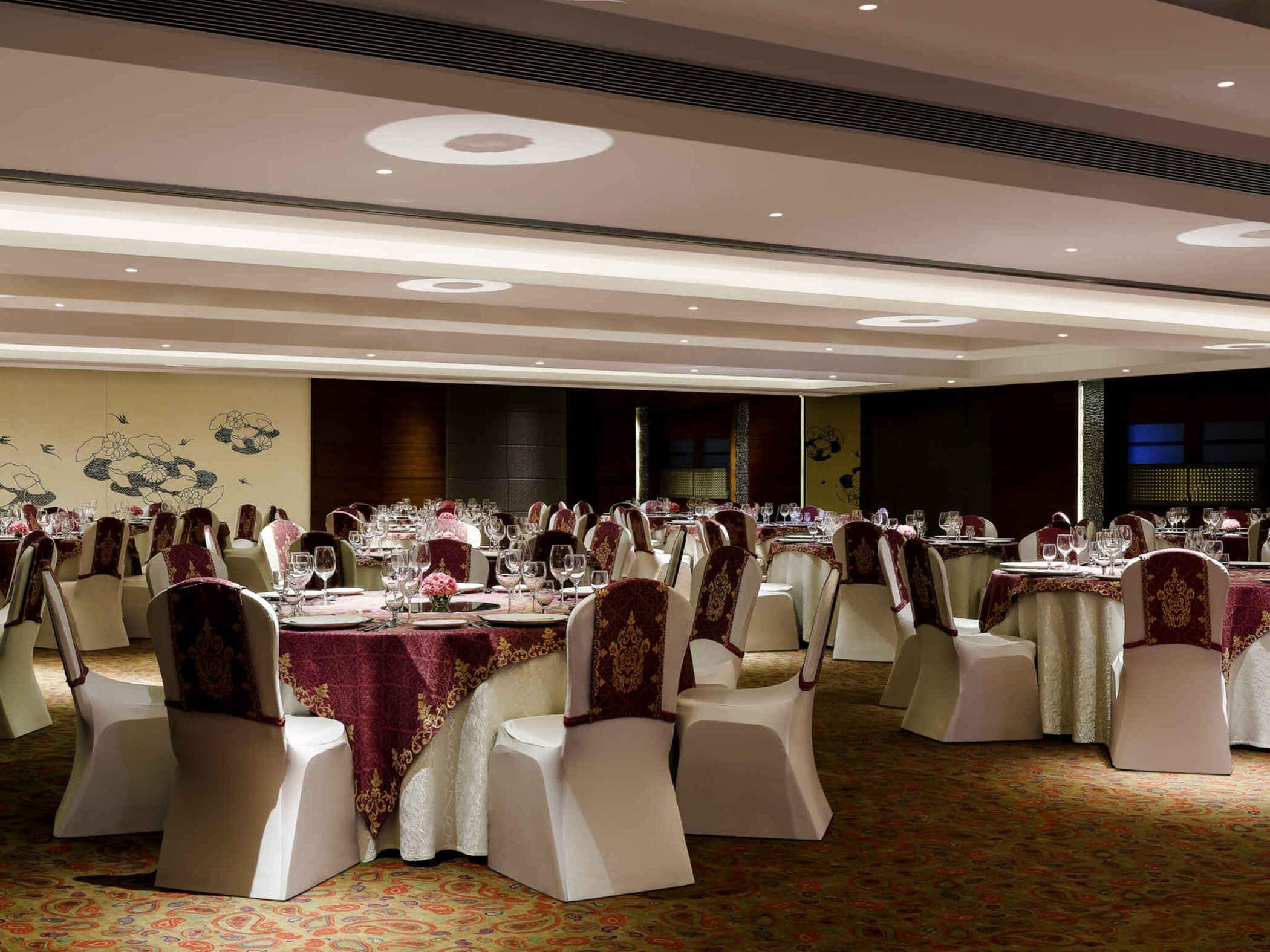 Grand Mercure Vadodara Surya Palace Екстер'єр фото