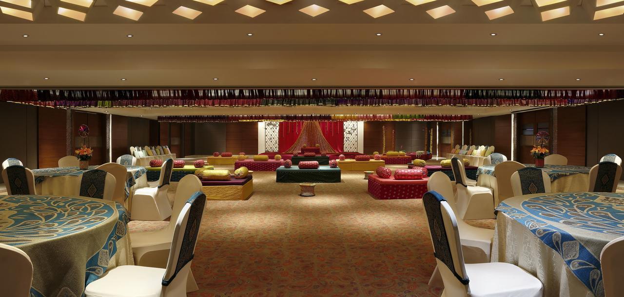 Grand Mercure Vadodara Surya Palace Екстер'єр фото
