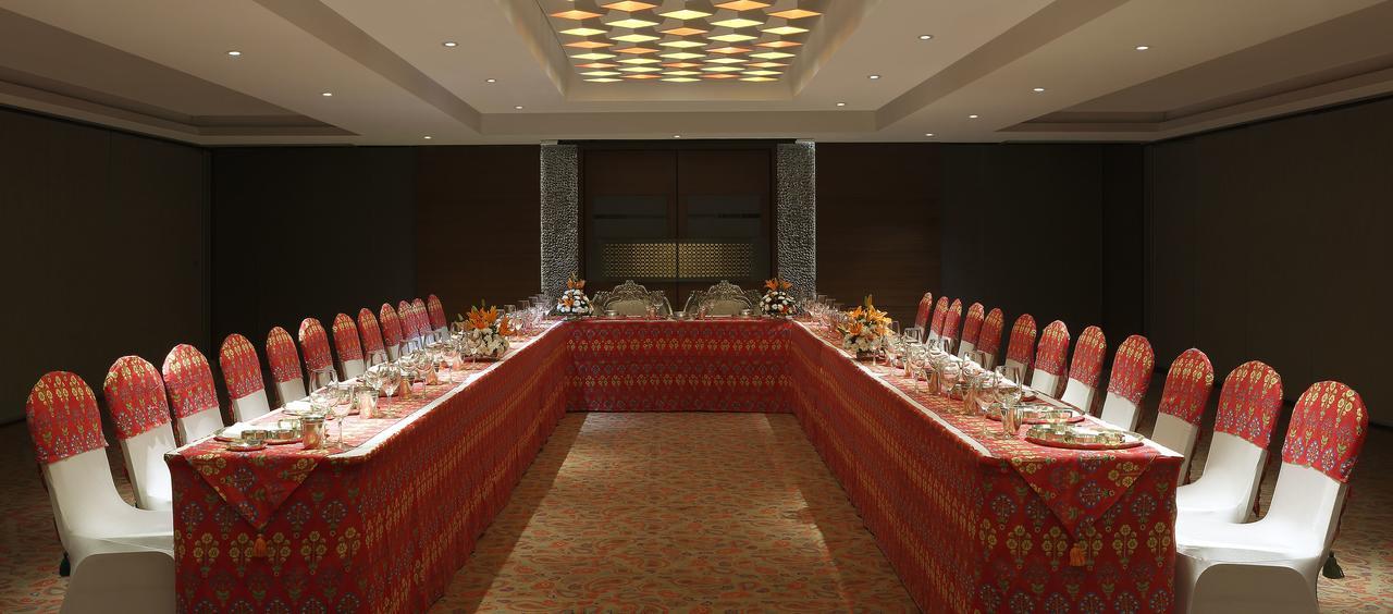 Grand Mercure Vadodara Surya Palace Екстер'єр фото