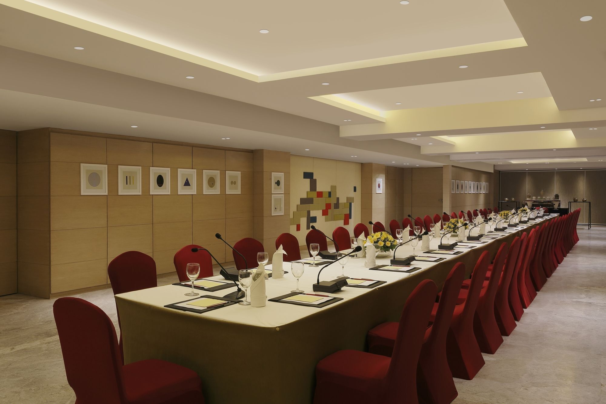 Grand Mercure Vadodara Surya Palace Екстер'єр фото
